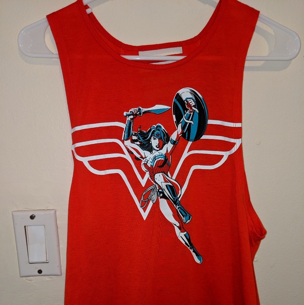 Nwot Wonder woman muscle tank red open back m
